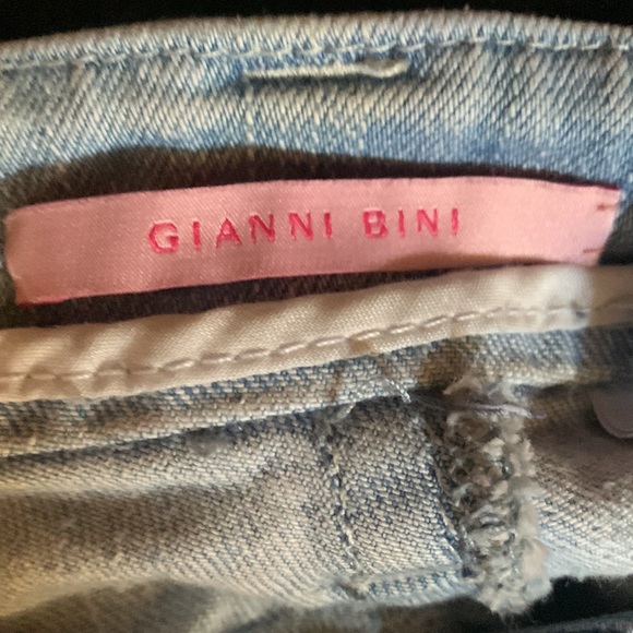 Gianni Bini Size 31 Light Wash Flare Jeans - Picture 3 of 3
